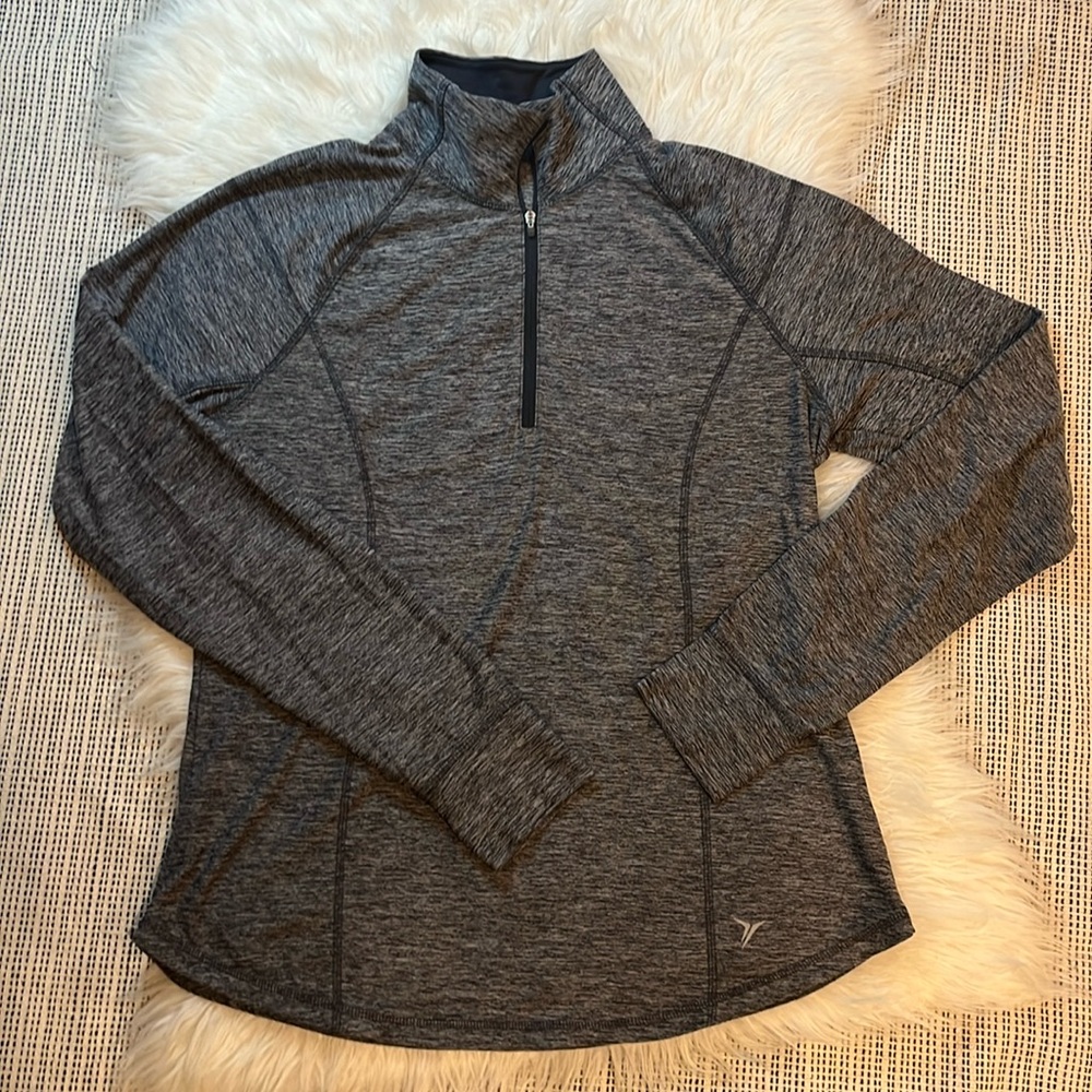 3/$25 Old navy semi fitted active gray women’s L sweatshirt
